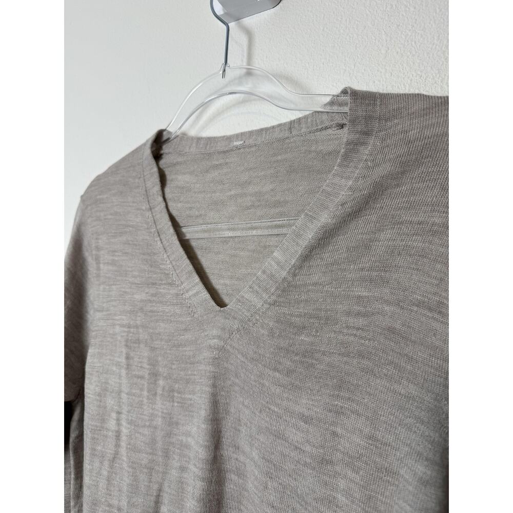 MUJI Taupe Beige Sweater Womens Medium 100% Wool V Neck Lightweight in Wheat